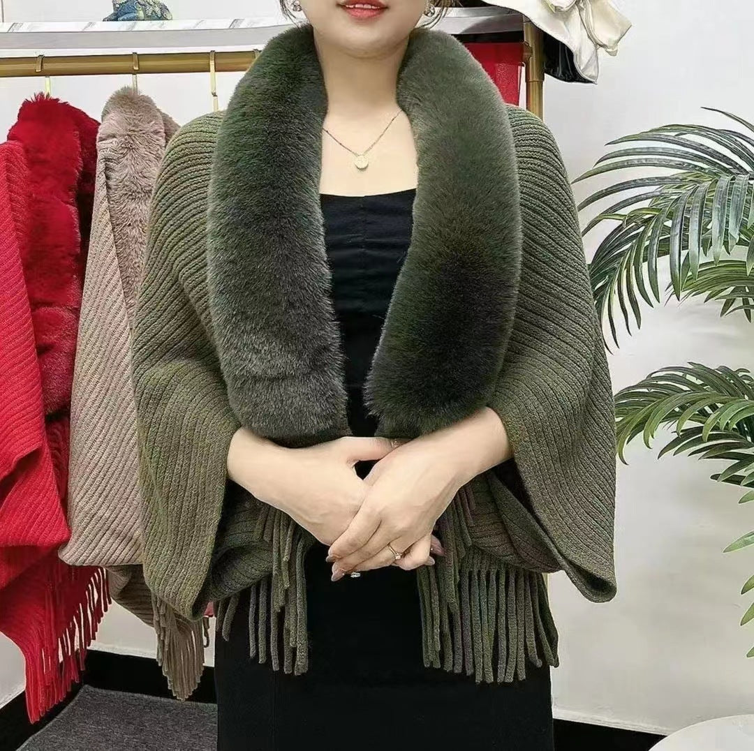 Mantella cardigan in maglia con collo in pelliccia sintetica | Alessia Velluti