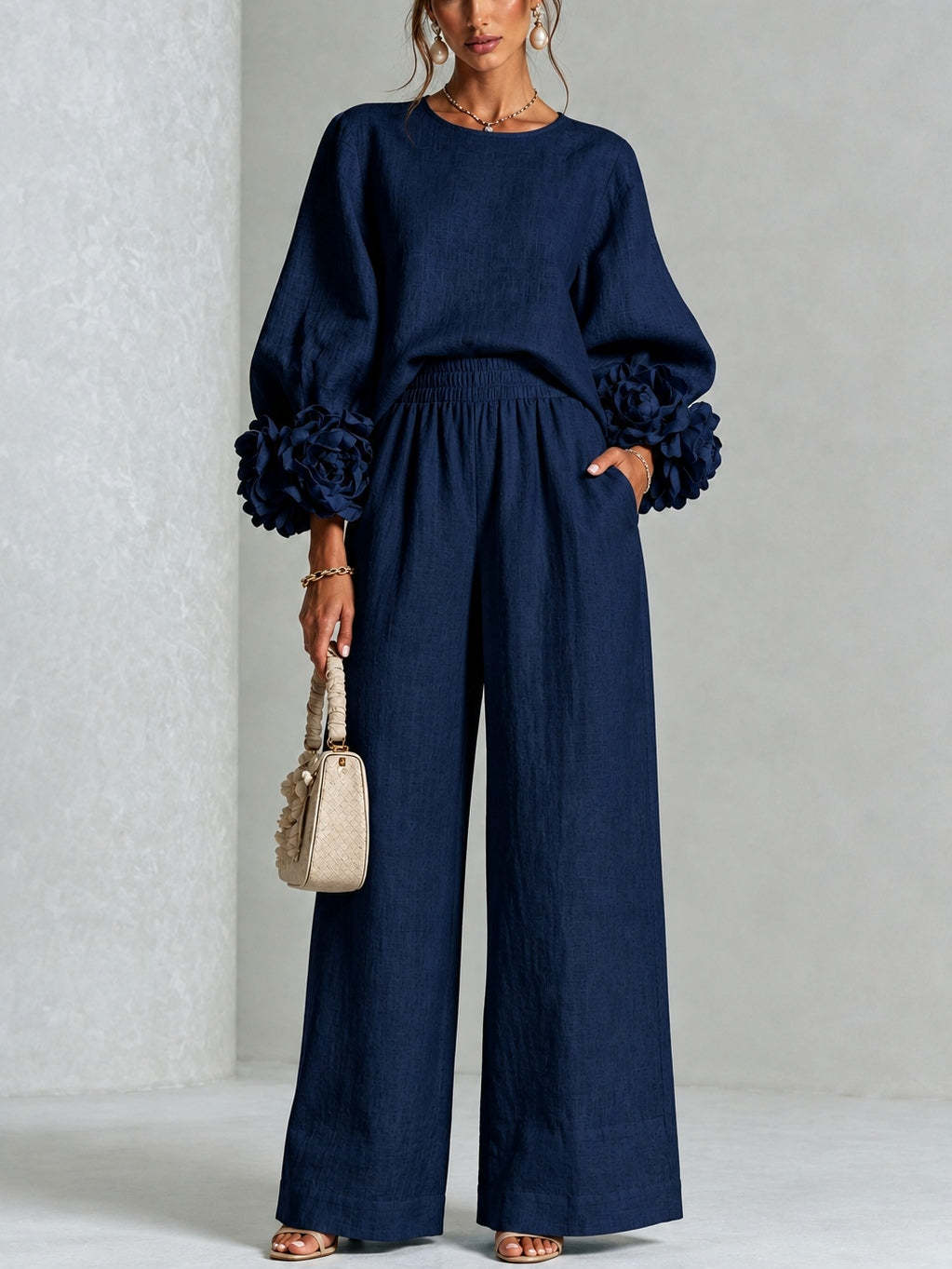 Completo con top dai polsini floreali e pantaloni ampi | Alessia Velluti