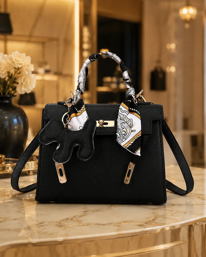 Margot | Borsa a Mano Strutturata con Foulard e Ciondolo